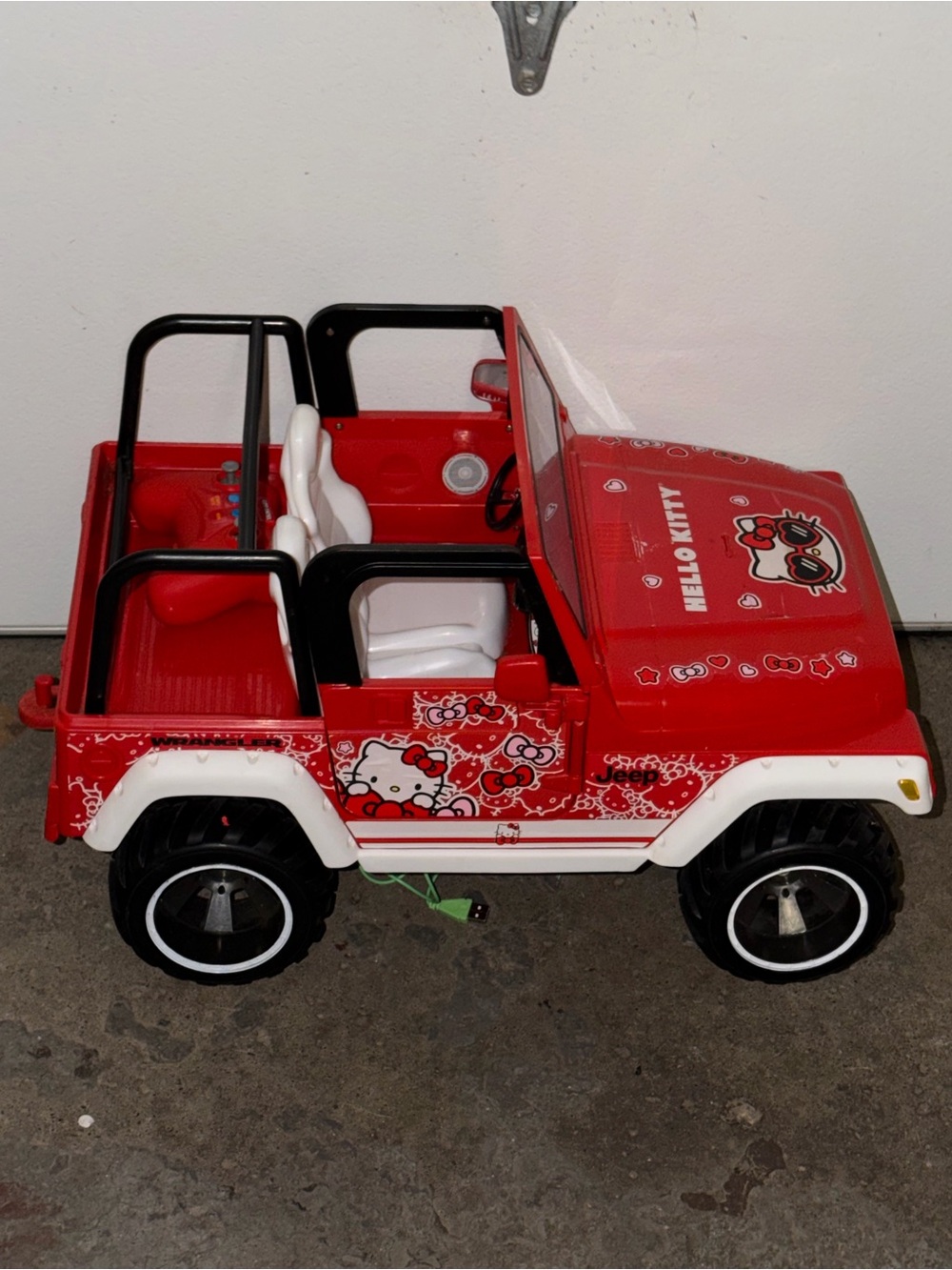 New Bright Hello Kitty Jeep Wrangler Toy Remote Controlled Vehicle Tested Works.